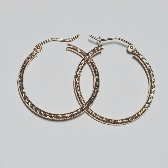 14 KT Gold Silk DC 1.5mm Hoop Earrings - Picture 2 of 7